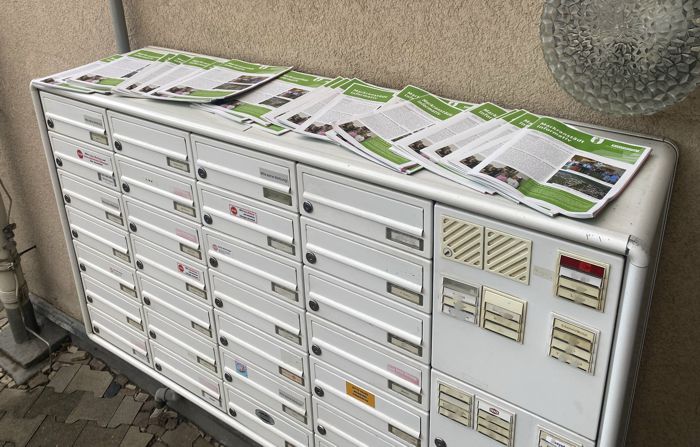 Da bekommt der Begriff vom Massenmedium doch gleich eine ganz andere Dimension. Allein hier lauern 760 Pin-ups.