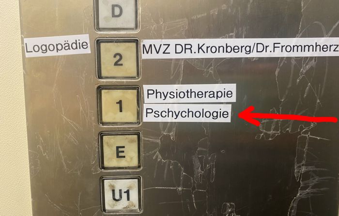 Was, wenn's gar kein Fehler ist? Ein Onkologe ist ja auch nicht der Bruder der Mutter, sondern Experte für Thermoscherapie.